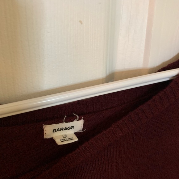 ⭐️2/25⭐️ Garage Sweater - Picture 3 of 3